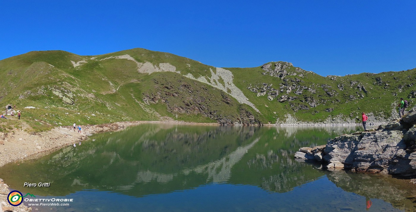 17 Lago Moro (2235 m) in alto Passo e Cima di Valcervia (2370 m).jpg